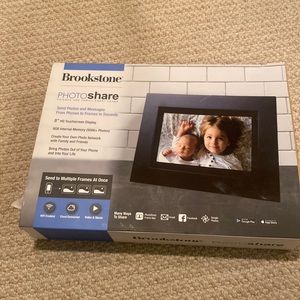 Brookstone Photoshare Frame